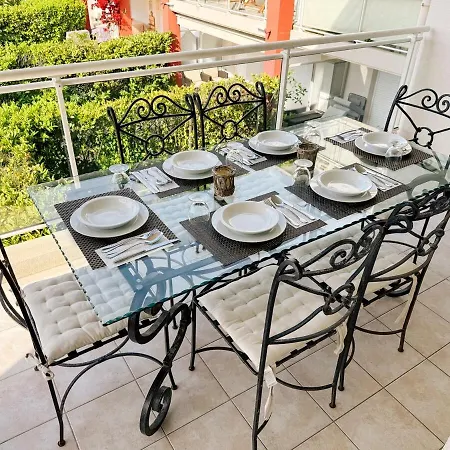 Spacious Seaside With Garden & Sea-view Apartamento Antibes