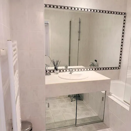 Spacious Seaside With Garden & Sea-view Antibes