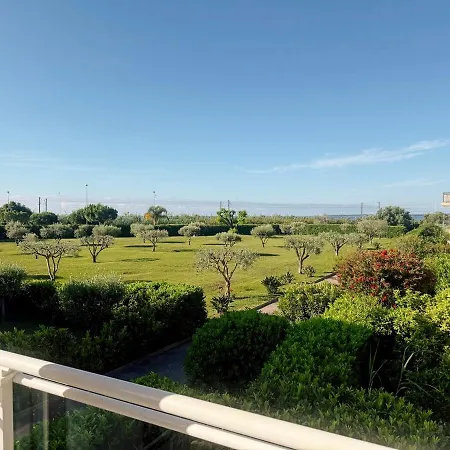 Spacious Seaside With Garden & Sea-view Appartement *