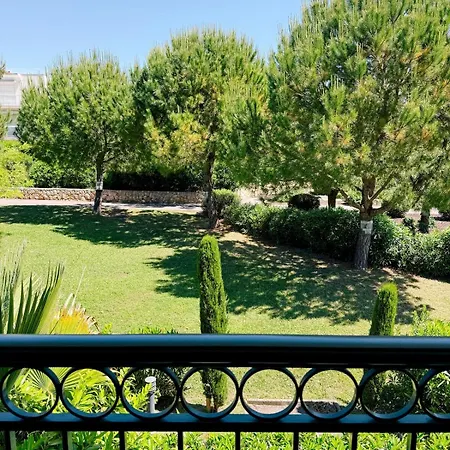 Spacious Seaside With Garden & Sea-view Appartement